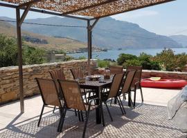 Kyparissos blue stonehouse, vacation rental in Álika