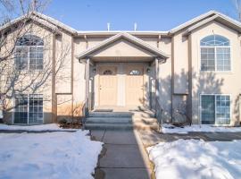 Charming Ogden Town home, 25 min to Snowbasin Ski Resort Duplex, apartamento em Ogden