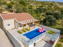 Villa Olivia - Jasenice, with swimming pool and jacuzzi