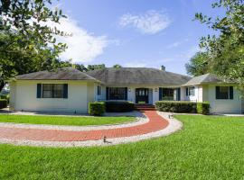 Beautiful Lakeview home, kotedžas mieste Invernesas