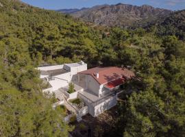 Nestor Hillside House by TrulyCyprus, hotel in Moniatis