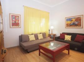 Lovely Apartment at Park Güell, hotel near Nou Sardenya, Barcelona