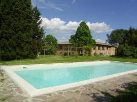 Villa Poggio al Sole Bio Agriturismo private pool, hotel v destinácii San Rocco a Pilli