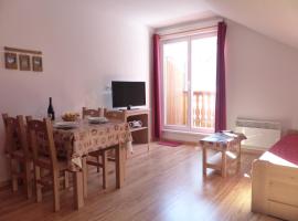 Tranquillité et authenticité au pied des Ecrins, hotel i Villar-dʼArène