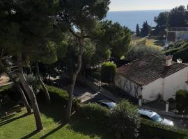 White Stones Beach In Sant Pol de Mar, cheap hotel in San Pol de Mar