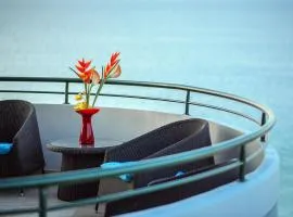 Marina View Sea Front Apartment
