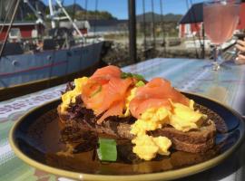 Salmon Lodge Lofoten, hotelli Leknesissä