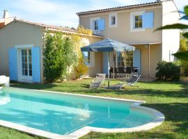 Lagrange Vacances - Le Clos Savornin, hotell i Saint-Saturnin-dʼApt