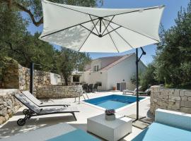 Villa OLIVE TREE village Pisak heated pool and close to the beach, βίλα σε Pisak