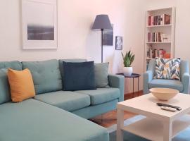 Colourful Apartment in the heart of Athens، فندق بالقرب من Fournos Theater، أثينا