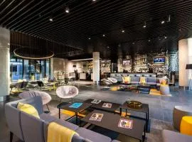 Ola Santiago Providencia, Tapestry Collection by Hilton
