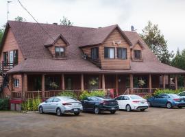 L'Auberge Refuge du Trappeur, hotel na may parking sa Saint Mathieu Du Parc