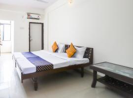 SPOT ON 63235 Hotel Raj Tilak, khách sạn ở Vadāli