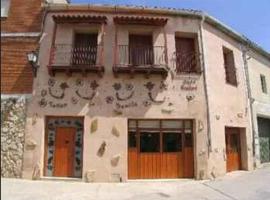 Casa Rural El Taller De Benito, huisdiervriendelijk hotel in Cañamero