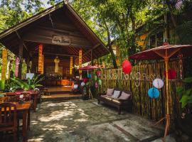 Joy's House & Tour, hótel með sundlaugar í Chiang Mai