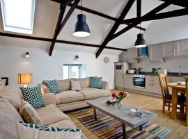 The Barn, 21 At The Beach, Torcross, hotel in Beesands