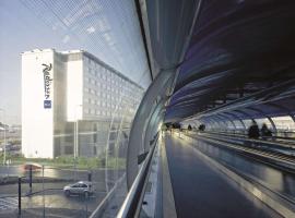 Radisson Blu Manchester Airport, hotel in Hale