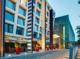 Radisson Blu Media Harbour Hotel, Düsseldorf, viešbutis Diuseldorfe, netoliese – Miesto vartai