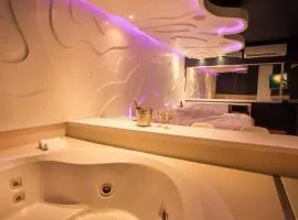 Tout Motel (Adults Only)
