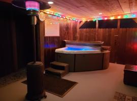 Libby's Taos Casita - "The Hideaway", hotel in Taos