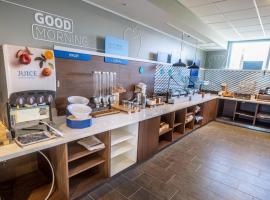 Holiday Inn Express & Suites Panama City Beach - Beachfront by IHG, golfov&yacute; hotel v destinaci Panama City Beach