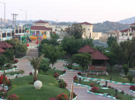 Almasakin Alfakhira, hotel with parking in Al Shafa