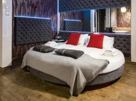 Yourplace Romantic Apartment with private patio