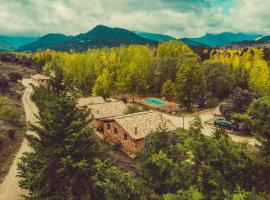 CABAÑAS RIO MUNDO, maalaistalo kohteessa Riópar