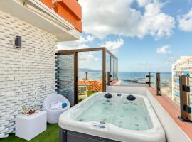 Relax Over the Sea, hotel with jacuzzis in Las Palmas de Gran Canaria