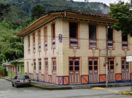 HOSTAL CASA VICTORIA PIJAO, hotel em Pijao