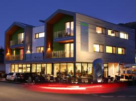 Die Dorfvilla - Includes Tauern Spa Kaprun Wellness Access 13 km away, penzion v Maishofenu