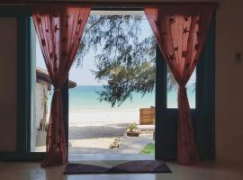 Maliblues Bed & Art Gallery, hotel in Chumphon