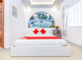 Super OYO 598 Peony Hotel, hotel en Cam Ranh