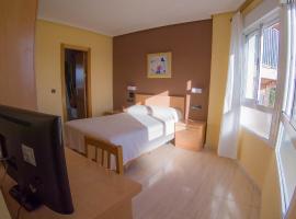 Hostal Meseguer, hotel v destinaci El Altet