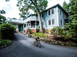 Highland Lake Inn & Resort - Flat Rock, hotel v destinaci Flat Rock