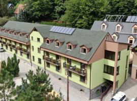 Horský hotel Eva, hotel com estacionamento em Svätý Jur
