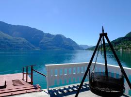 Dalsøren Camping og hytter, glamping site in Luster