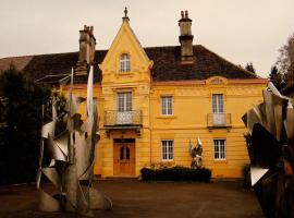 Villa des Capucins, гостевой дом в городе Люксёй-ле-Бен