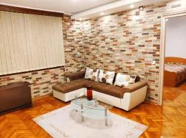 V2 with Love - Vintage Modern and Spacious