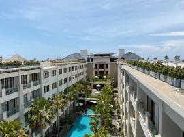 Stylish 2 Bedroom Penthouse Apt, 50 Mbps, Pool, Gym, Resto, Hotel in Kuta