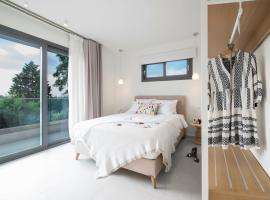 Mariya Art Living, ξενοδοχείο στη Νέα Σκιώνη