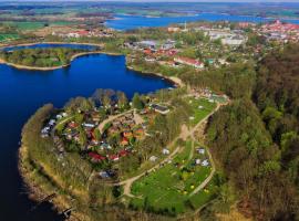 Mobilheim und Blockhaus mit Seeblick, hotell i Sternberg