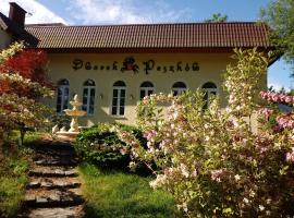 DWOREK PESZKÓW, hotel with hot tubs in Głubczyce