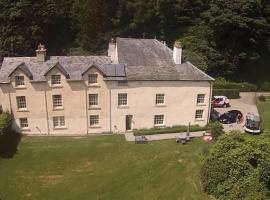 Plas yn Yale with mountain views from all windows, hotel cerca de Horseshoe Pass, Wrexham