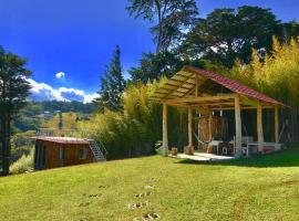 Cabaña Mountain View, hotell i Heredia