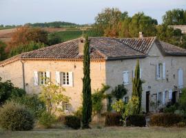 GÃ®te Le Syrah with swimming pool in a 250 year-old winery, hotel en Fayssac