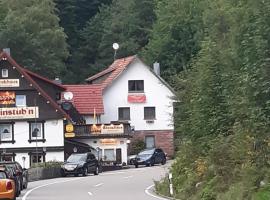 Ferienhaus Auszeit, Mummelsee, Seebach, hótel í nágrenninu