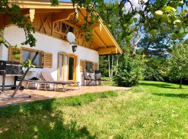 Ferienhaus Veronika mit 2000qm Garten und Bergblick, rumah percutian di Unterammergau