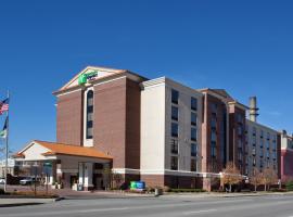 Holiday Inn Express Hotel & Suites Indianapolis Dtn-Conv Ctr, an IHG Hotel, hotel near The Lawn At White River, Indianapolis