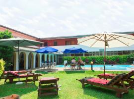 Ranveli Beach Resort, hotel in Mount Lavinia